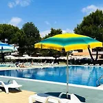 Apartamento Cozy With Pool Access