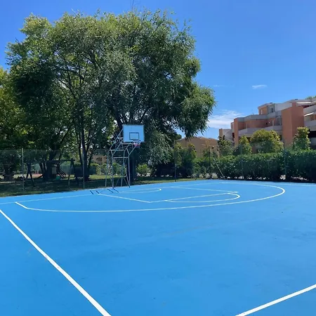 Апартаменти Cozy With Pool Access