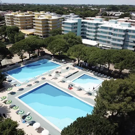 Apartment Cozy With Pool Access