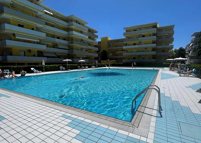 Cozy With Pool Access